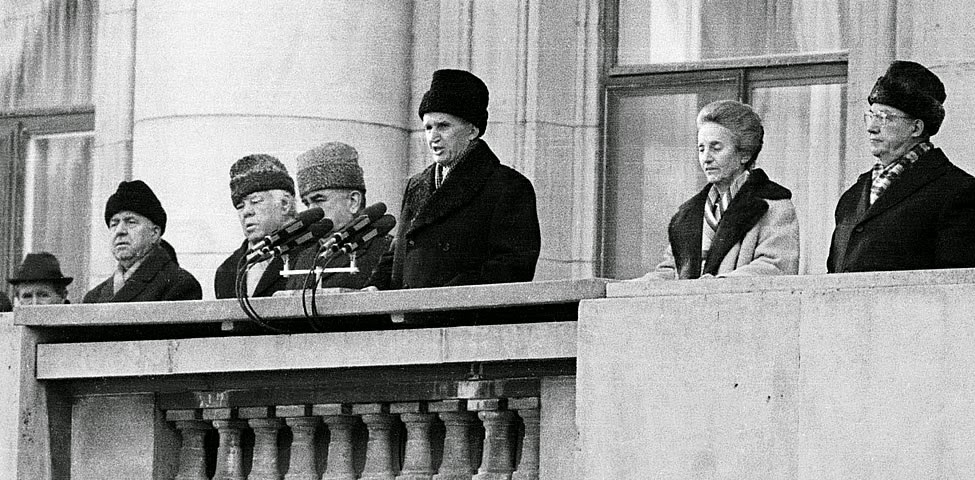 Ceausescu pronunciando uno de sus últimos discursos